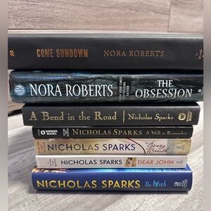 Seven piece Nora Roberts and Nicholas Sparks romance book bundle